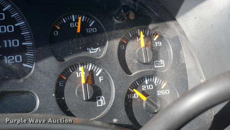 image for item DB0295 2004 GMC Sierra 3500 flatbed pickup truck