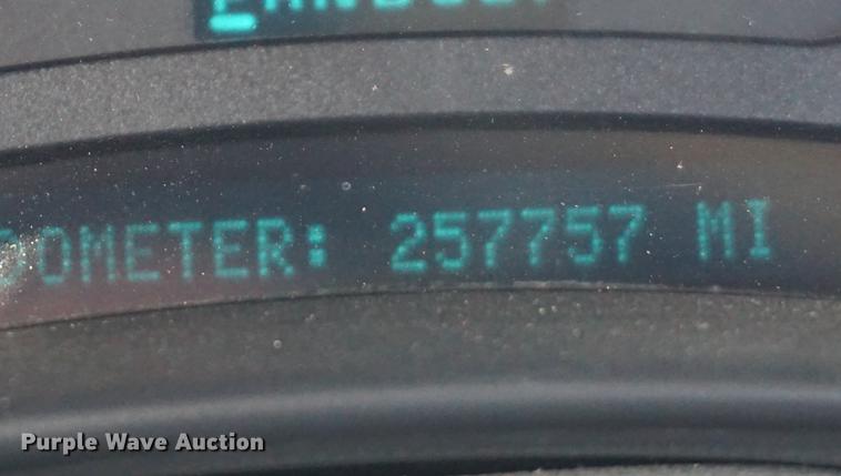 image for item DB0295 2004 GMC Sierra 3500 flatbed pickup truck