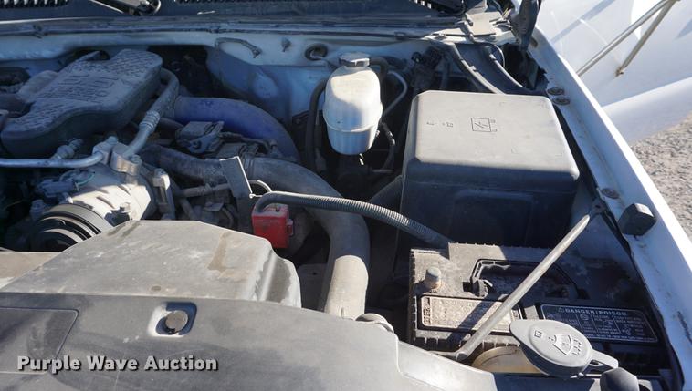 image for item DB0295 2004 GMC Sierra 3500 flatbed pickup truck