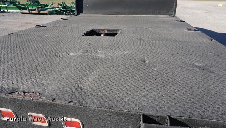 image for item DB0295 2004 GMC Sierra 3500 flatbed pickup truck