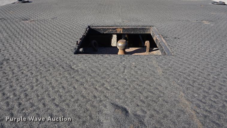 image for item DB0295 2004 GMC Sierra 3500 flatbed pickup truck