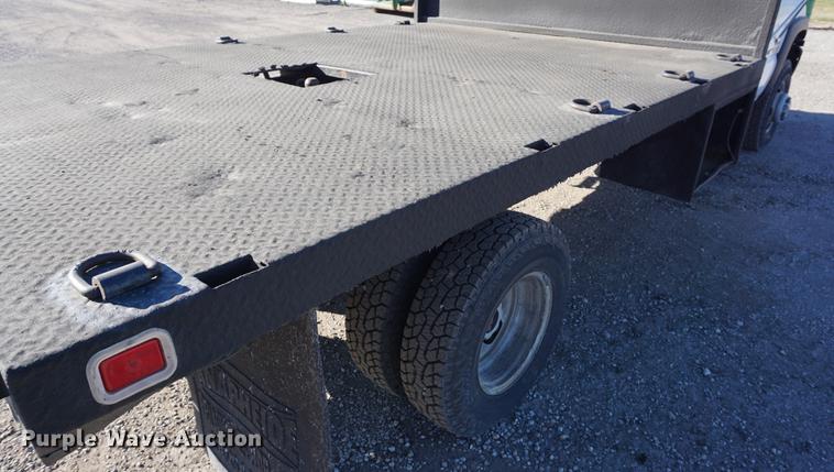 image for item DB0295 2004 GMC Sierra 3500 flatbed pickup truck
