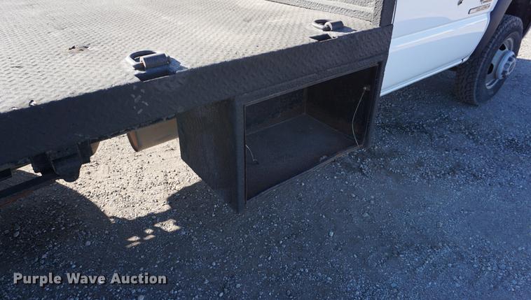 image for item DB0295 2004 GMC Sierra 3500 flatbed pickup truck