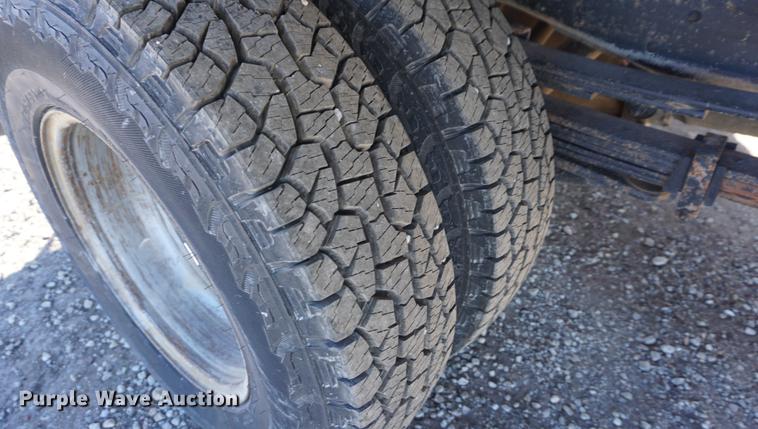 image for item DB0295 2004 GMC Sierra 3500 flatbed pickup truck