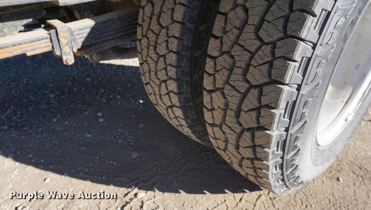 image for item DB0295 2004 GMC Sierra 3500 flatbed pickup truck