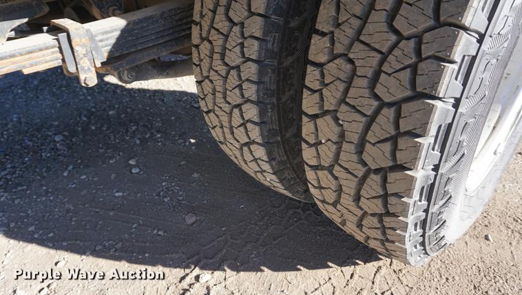 image for item DB0295 2004 GMC Sierra 3500 flatbed pickup truck