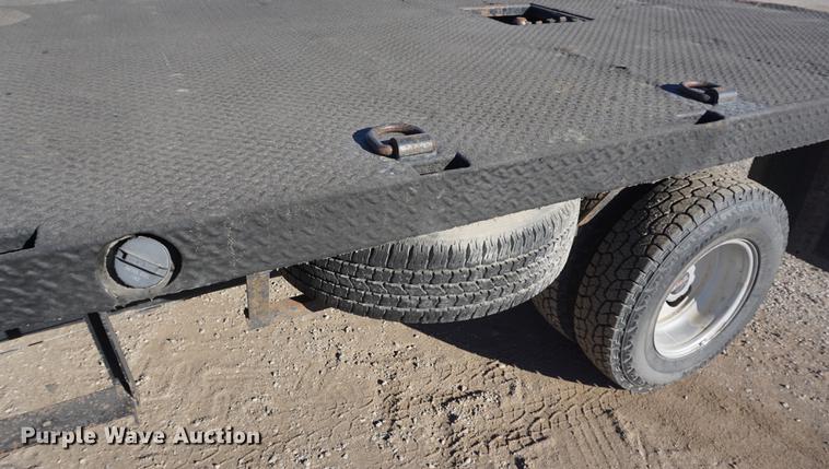 image for item DB0295 2004 GMC Sierra 3500 flatbed pickup truck