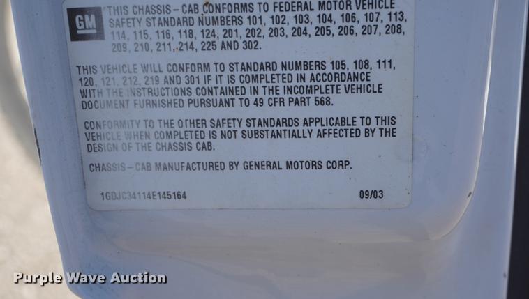 image for item DB0295 2004 GMC Sierra 3500 flatbed pickup truck