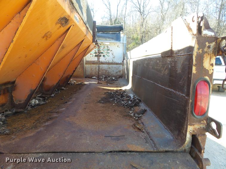 image for item DB6277 2004 Ford F550 Super Duty XL dump truck