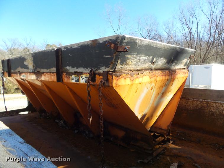 image for item DB6277 2004 Ford F550 Super Duty XL dump truck