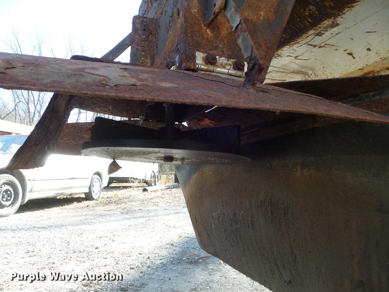 image for item DB6277 2004 Ford F550 Super Duty XL dump truck