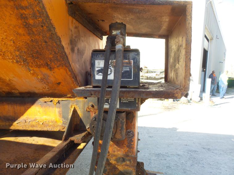 image for item DB6277 2004 Ford F550 Super Duty XL dump truck