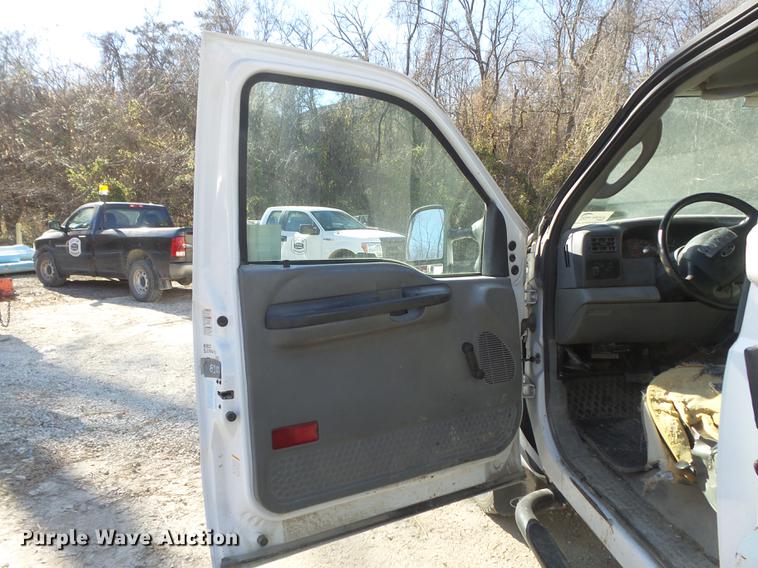 image for item DB6277 2004 Ford F550 Super Duty XL dump truck