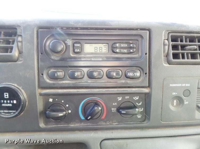 image for item DB6277 2004 Ford F550 Super Duty XL dump truck