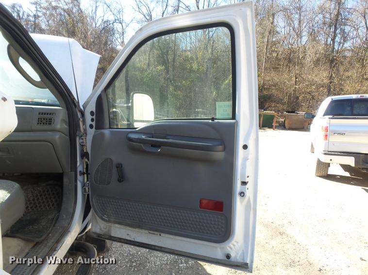 image for item DB6277 2004 Ford F550 Super Duty XL dump truck