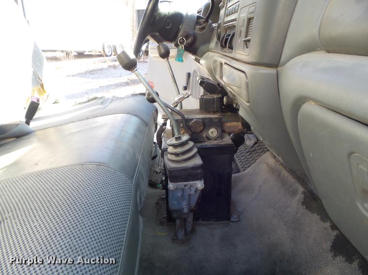 image for item DB6277 2004 Ford F550 Super Duty XL dump truck