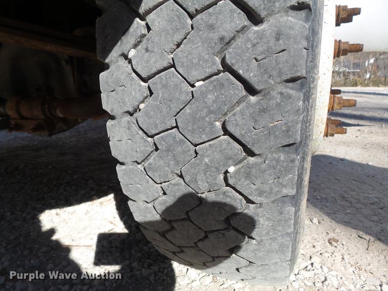 image for item DB6277 2004 Ford F550 Super Duty XL dump truck