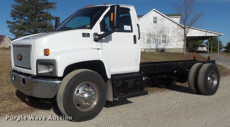 image for item DB6282 2007 Chevrolet C7500 truck cab and chassis