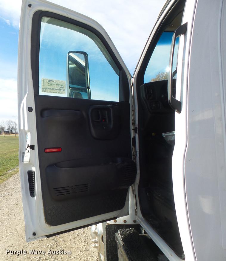 image for item DB6282 2007 Chevrolet C7500 truck cab and chassis