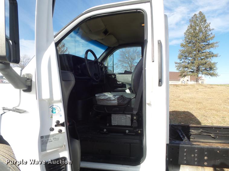 image for item DB6282 2007 Chevrolet C7500 truck cab and chassis