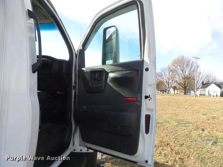 image for item DB6282 2007 Chevrolet C7500 truck cab and chassis