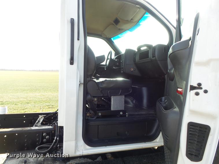 image for item DB6282 2007 Chevrolet C7500 truck cab and chassis