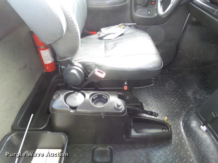 image for item DB6282 2007 Chevrolet C7500 truck cab and chassis