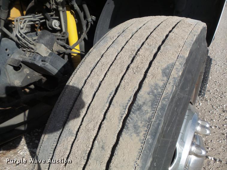 image for item DB6282 2007 Chevrolet C7500 truck cab and chassis