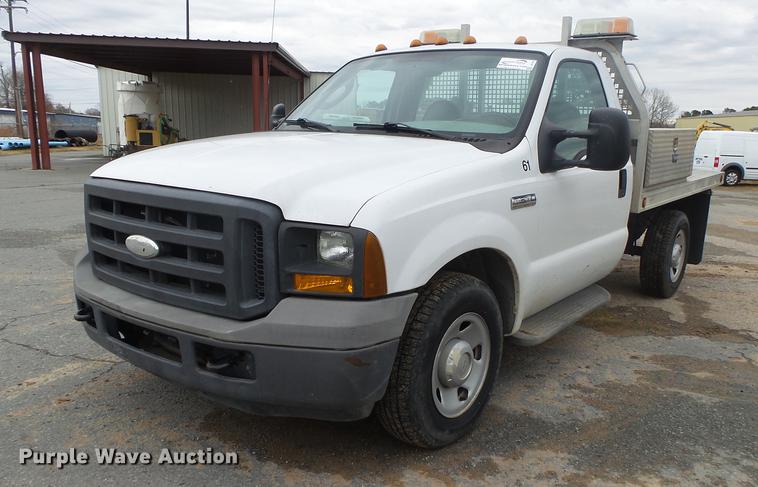 image for item DB7325 2005 Ford F350 Super Duty flatbed pickup truck