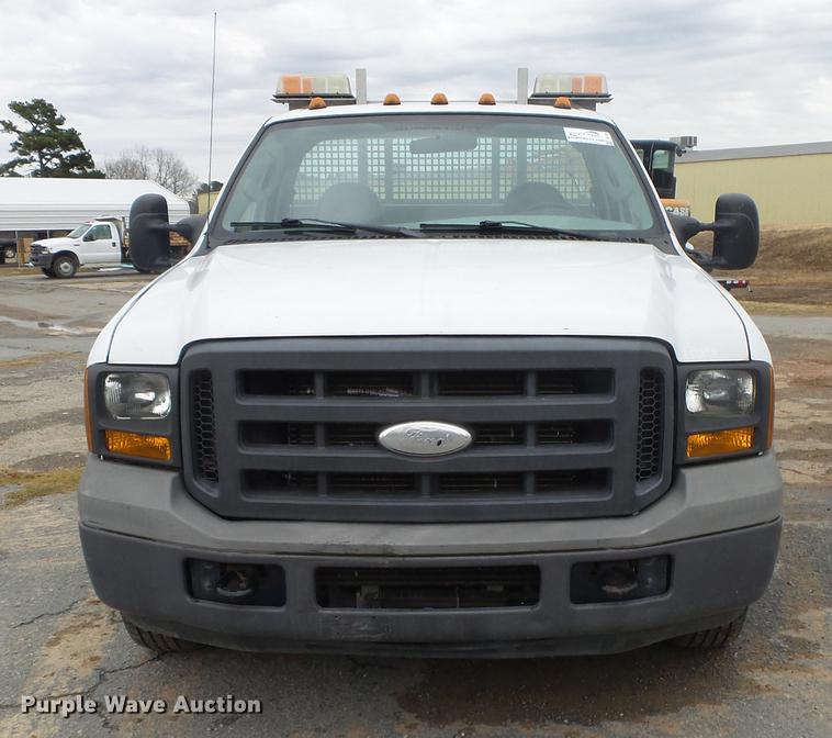 image for item DB7325 2005 Ford F350 Super Duty flatbed pickup truck