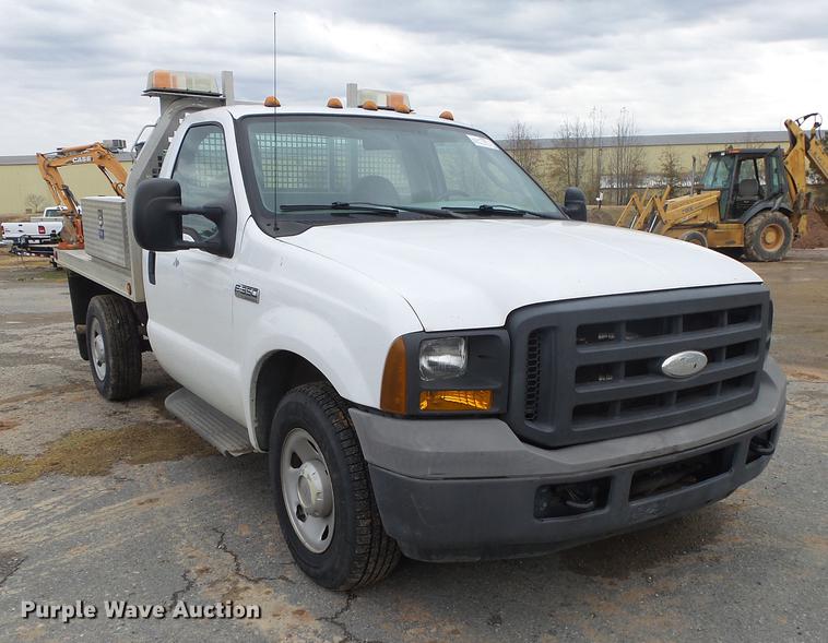 image for item DB7325 2005 Ford F350 Super Duty flatbed pickup truck