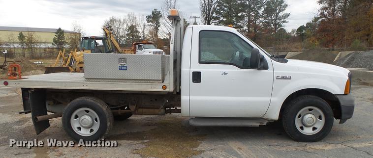 image for item DB7325 2005 Ford F350 Super Duty flatbed pickup truck