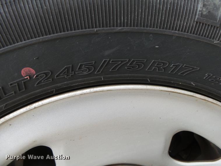 image for item DB7325 2005 Ford F350 Super Duty flatbed pickup truck