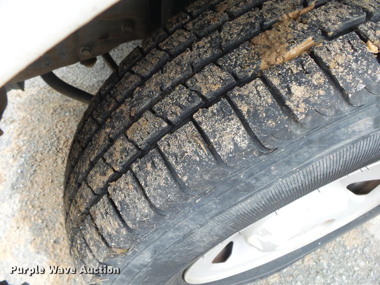 image for item DB7325 2005 Ford F350 Super Duty flatbed pickup truck