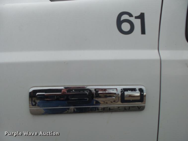 image for item DB7325 2005 Ford F350 Super Duty flatbed pickup truck