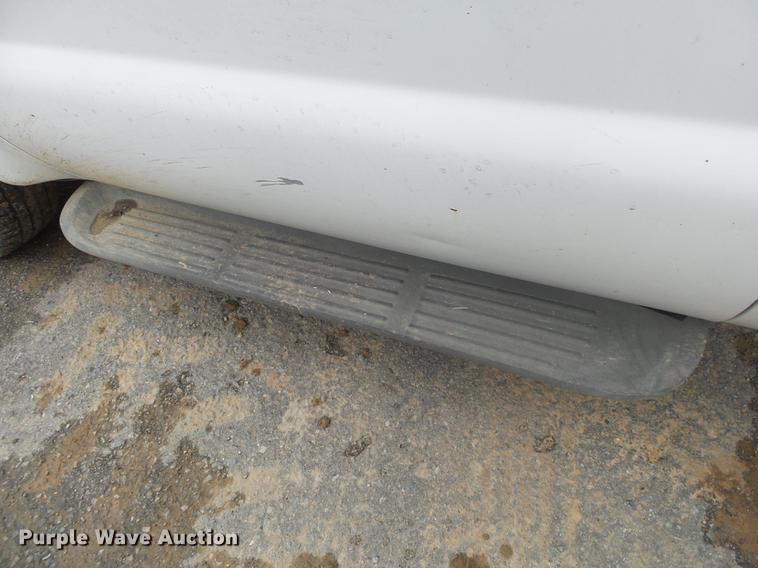 image for item DB7325 2005 Ford F350 Super Duty flatbed pickup truck