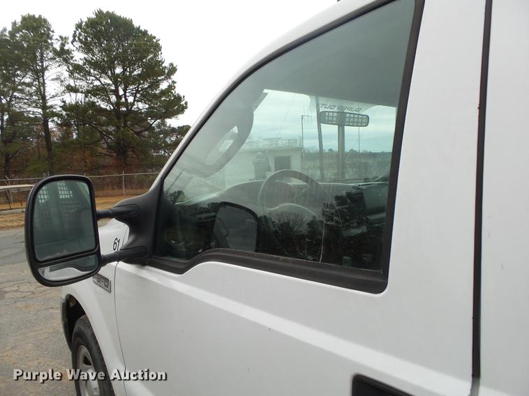 image for item DB7325 2005 Ford F350 Super Duty flatbed pickup truck