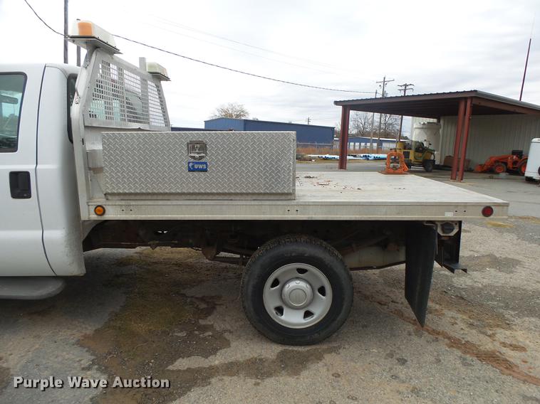 image for item DB7325 2005 Ford F350 Super Duty flatbed pickup truck