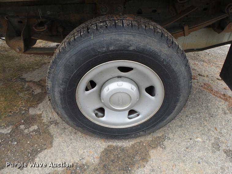 image for item DB7325 2005 Ford F350 Super Duty flatbed pickup truck