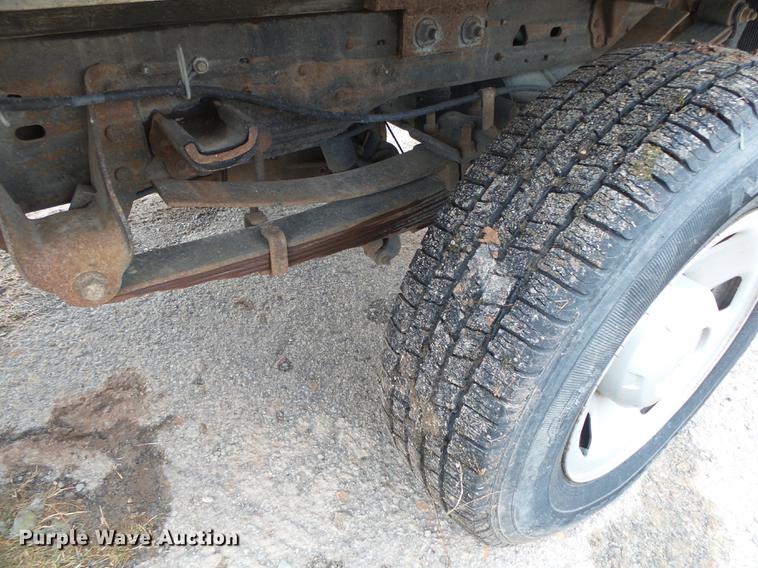 image for item DB7325 2005 Ford F350 Super Duty flatbed pickup truck