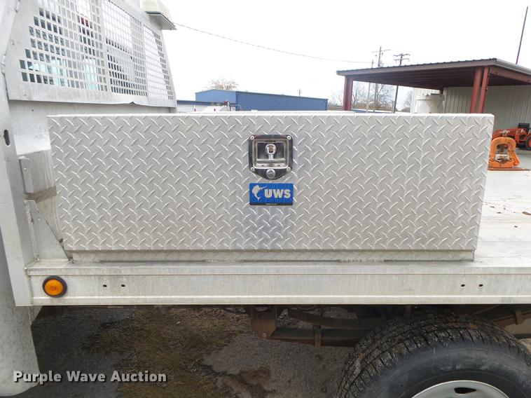 image for item DB7325 2005 Ford F350 Super Duty flatbed pickup truck