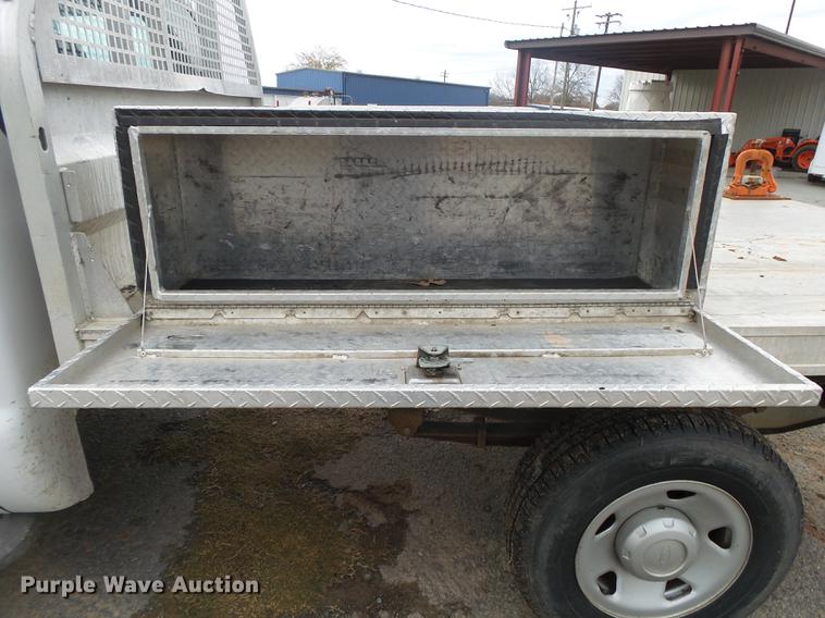 image for item DB7325 2005 Ford F350 Super Duty flatbed pickup truck