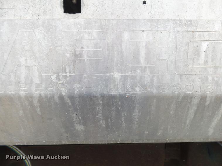 image for item DB7325 2005 Ford F350 Super Duty flatbed pickup truck