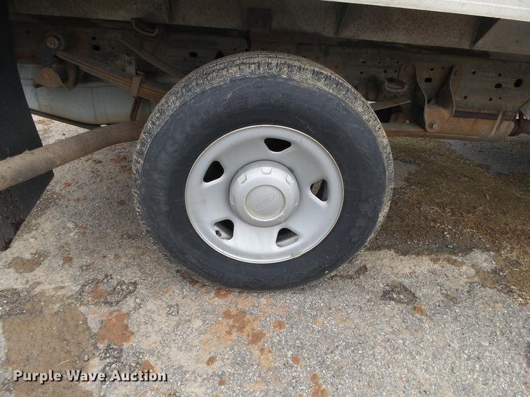 image for item DB7325 2005 Ford F350 Super Duty flatbed pickup truck