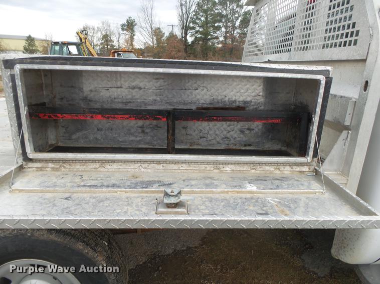 image for item DB7325 2005 Ford F350 Super Duty flatbed pickup truck