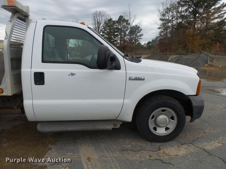 image for item DB7325 2005 Ford F350 Super Duty flatbed pickup truck