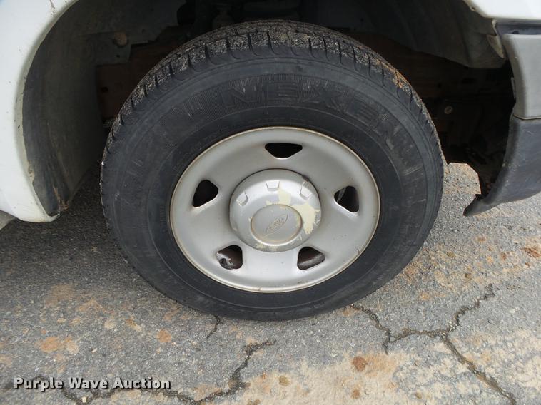 image for item DB7325 2005 Ford F350 Super Duty flatbed pickup truck