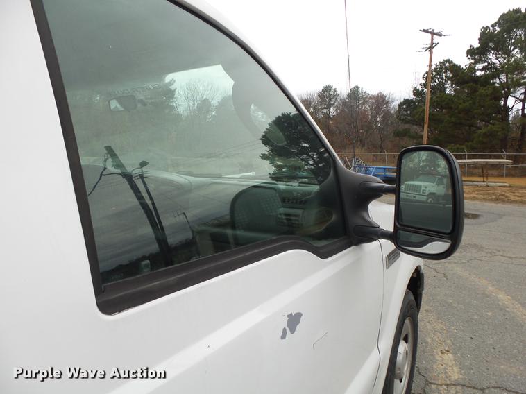 image for item DB7325 2005 Ford F350 Super Duty flatbed pickup truck