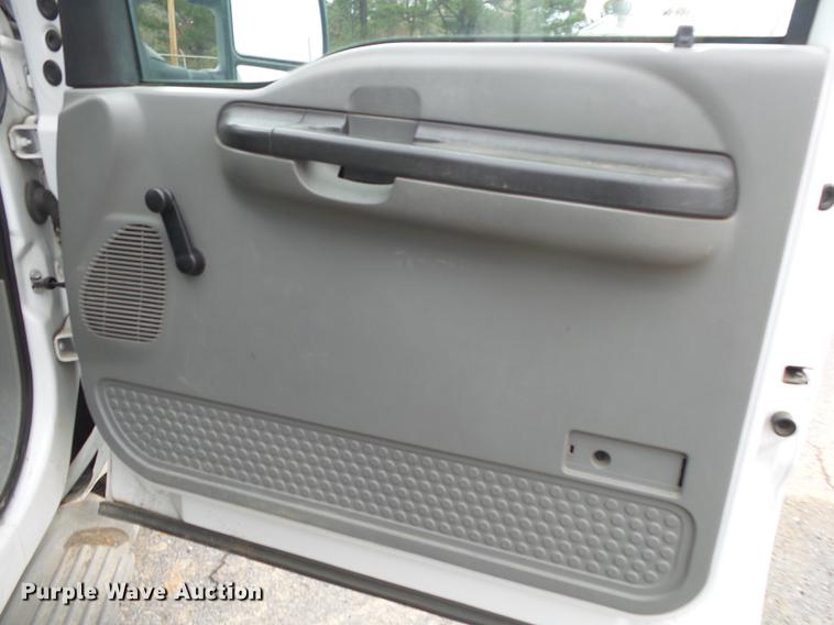 image for item DB7325 2005 Ford F350 Super Duty flatbed pickup truck