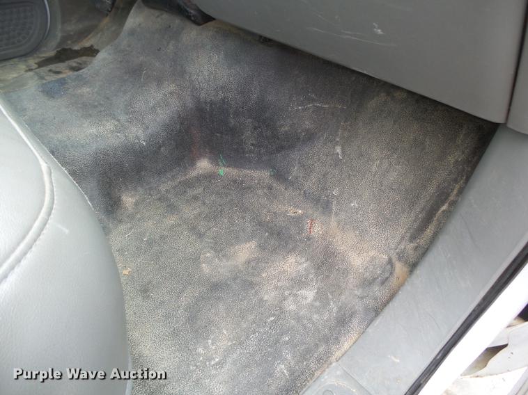 image for item DB7325 2005 Ford F350 Super Duty flatbed pickup truck